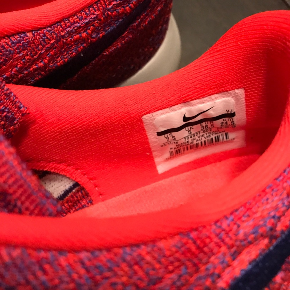 Red Nike - Picture 3 of 3